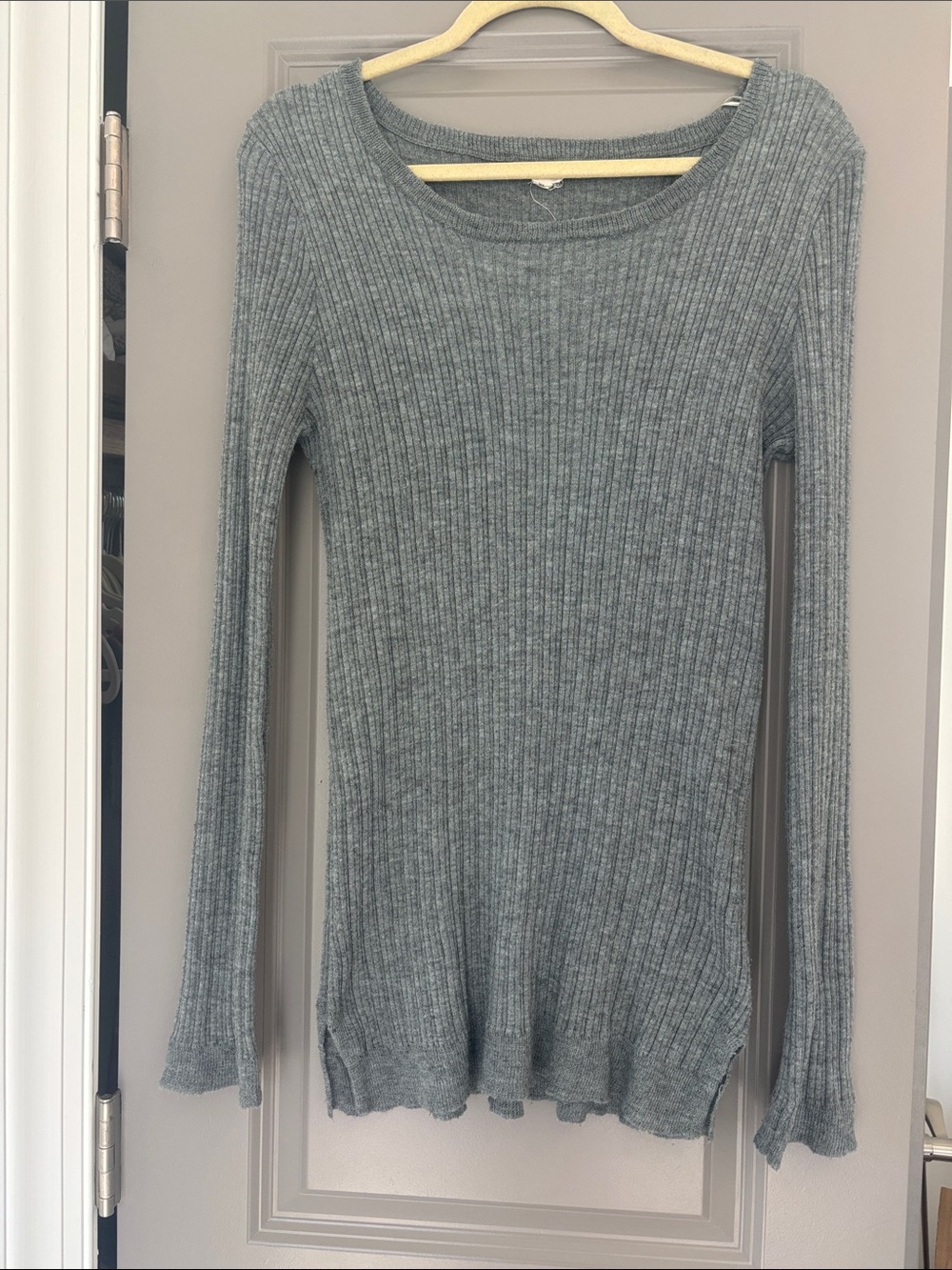 Ribbed Knit Long-Sleeve Sweater - Gray